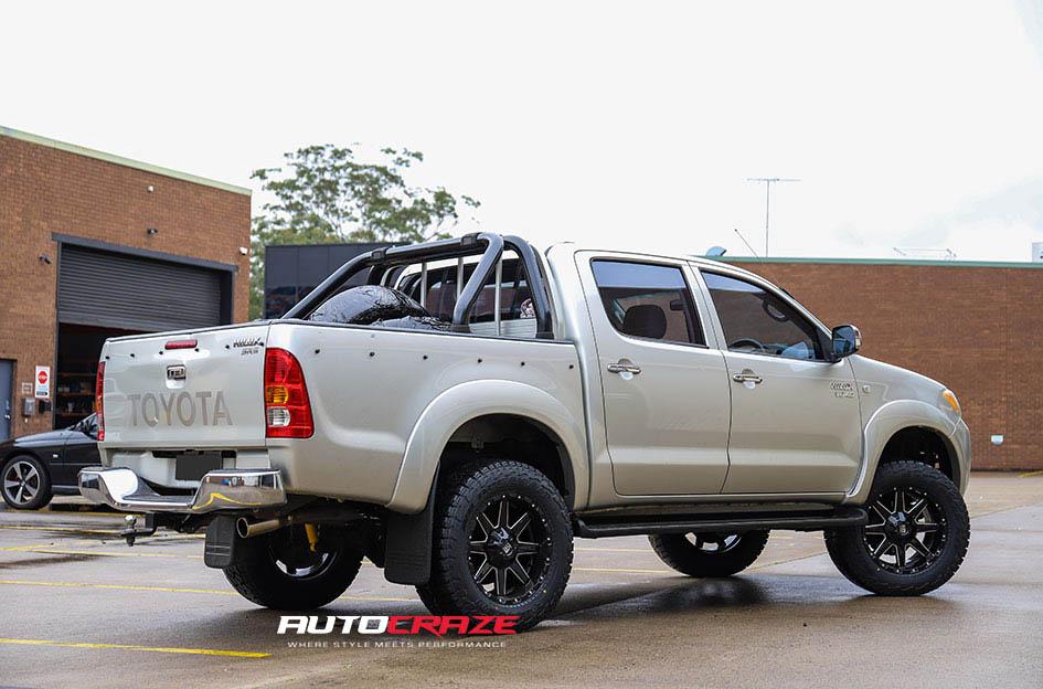TOYOTA HILUX N70 4WD BLADE  OR GLOSS BLACK MILLED